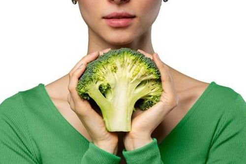 Quan niệm người bị u tuyến giáp phải tuyệt đối kiêng ăn rau họ cải, bác sĩ nói gì?