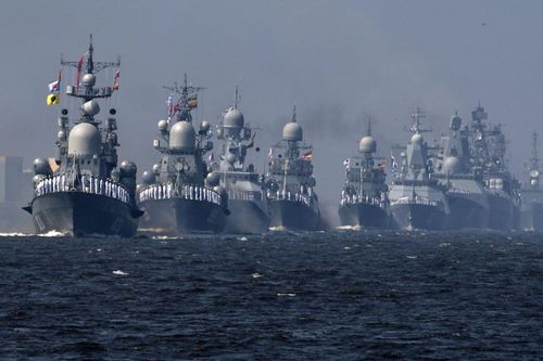 Hạm đội Baltic triển khai hàng chục tàu chiến sẵn sàng ngăn chặn EU bắt tàu chở dầu