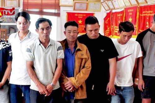 Chơi gian để thắng bạc bị 8 đối thủ bắt cóc, đánh đập, đòi tiền