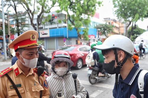 Mẹ giao xe cho con điều khiển khi chưa đủ tuổi, bị phạt 9,5 triệu đồng