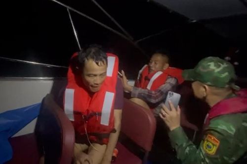 Hải Phòng: Cứu nạn thành công 6 thuyền viên bị nạn trên vùng biển Cát Bà