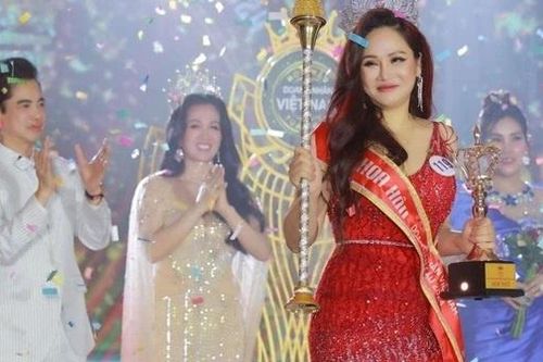 Hoa hậu làm sếp công ty chứng khoán