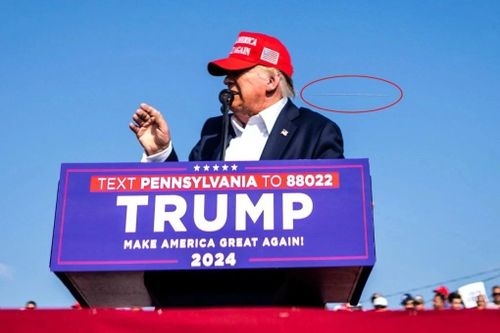 Ảnh viên đạn sượt qua đầu ông Trump mang về giải Pulitzer cho tác giả