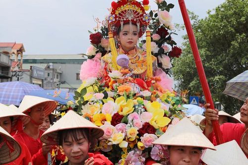 Hình ảnh rực rỡ và linh thiêng Hội Gióng đền Phù Đổng 2025