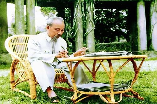 Hồ Chí Minh – Hành trình tìm đường cứu nước và giá trị còn mãi với thời gian