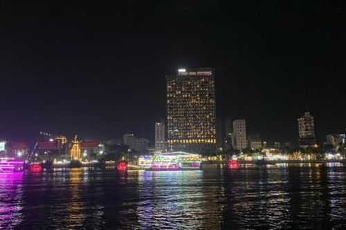 Đà Nẵng khai mạc Lễ thắp sáng bảy hoa sen và diễu hành thuyền hoa trên sông Hàn