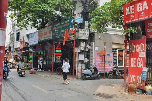 Hà Nội: Thanh niên nghi 'ngáo đá' chém nhiều người đi đường