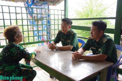 Cán bộ Biên phòng tiêu biểu trong phong trào thi đua 'Dân vận khéo'
