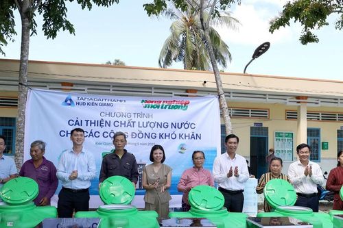 Tân Á Đại Thành tiếp sức miền Tây vượt hạn mặn
