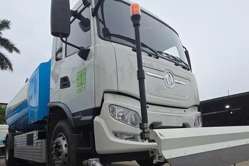 Tận thấy 6 loại xe rửa đường, hút rác hiện đại lần đầu xuất hiện tại Hà Nội