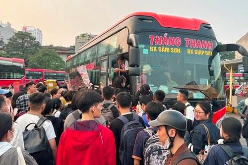 Hà Nội: Lượng khách tăng kỷ lục tại các bến xe