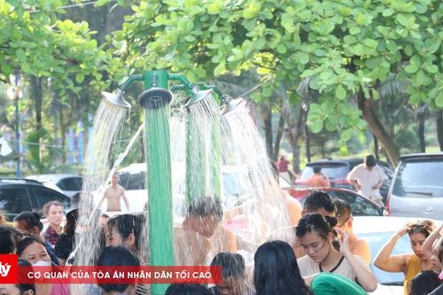Khách du lịch phàn nàn về dịch vụ tại biển Cửa Lò, chính quyền nói gì?