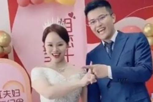 Cặp đôi nổi tiếng từng kiếm 14 tỷ đồng một ngày tuyên bố bỏ nghề