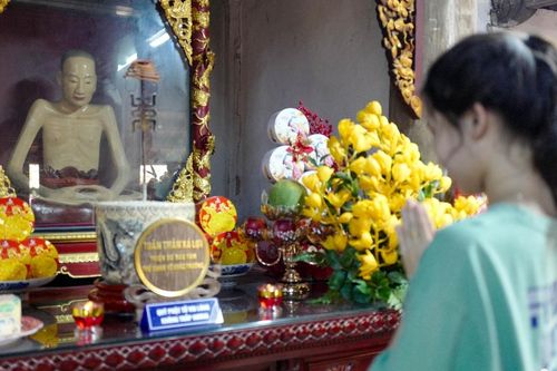Bí ẩn ngôi chùa Hà Nội có lịch sử 1.800 năm, sở hữu 2 'toàn thân xá lợi'