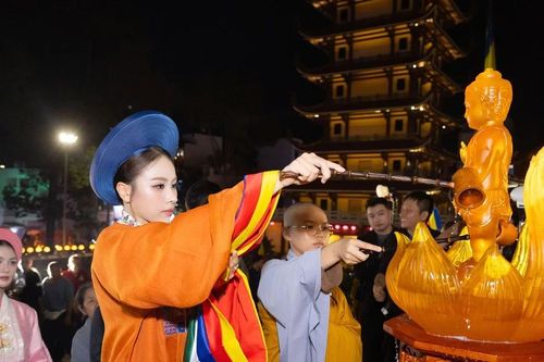 Dàn hoa hậu, nghệ sỹ Việt lan tỏa nét đẹp văn hóa tâm linh tại Đại lễ Vesak 2025