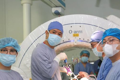 Cập nhật các kỹ thuật mới nhất về phẫu thuật cột sống tại Việt Nam