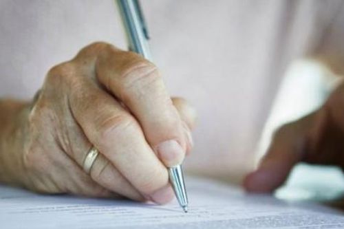 Di chúc bị tẩy xóa, có được coi là hợp pháp?