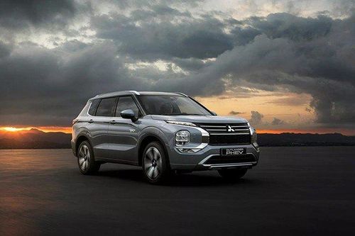 Giới yêu xe nói gì về tin đồn Mitsubishi có thể bỏ dòng Outlander ở Việt Nam?