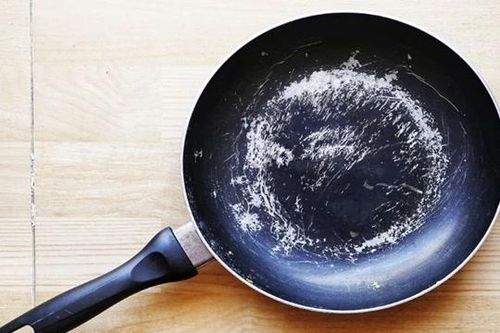 Mẹo phục hồi chảo chống dính bằng nguyên liệu đơn giản tại nhà, hiệu quả bất ngờ
