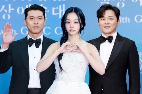 Baeksang 2025: Hyeri bị Knet mỉa mai, Hyun Bin xứng đáng hơn Jo Jung Suk