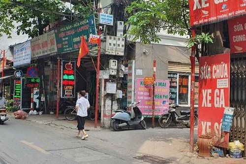 Hà Nội: Thanh niên nghi 'ngáo đá' cầm dao chém nhiều người