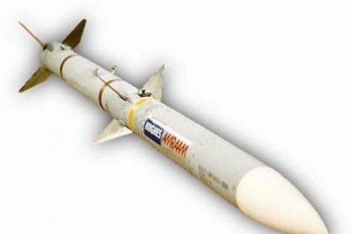Saudi Arabia chi khủng mua tên lửa không đối không AIM-120C-8