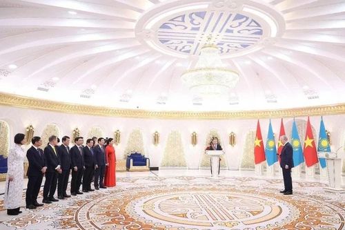 Tổng Bí thư Tô Lâm được trao Huân chương Hữu nghị Dostyk hạng Nhất tại Kazakhstan