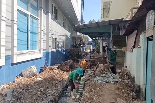 Nâng cấp hẻm ở Long Thạnh