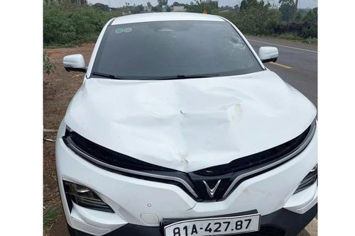 Ô tô tông người đi bộ, 1 người nguy kịch