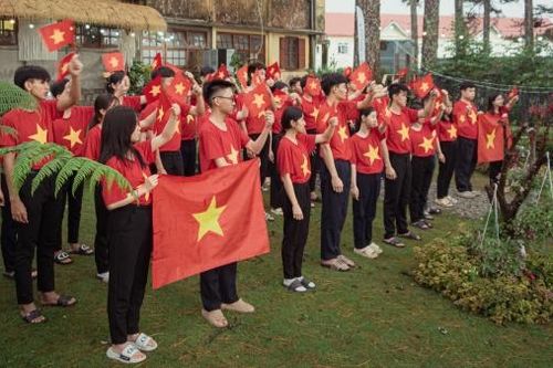 Nói yêu nước bằng ngôn ngữ ký hiệu