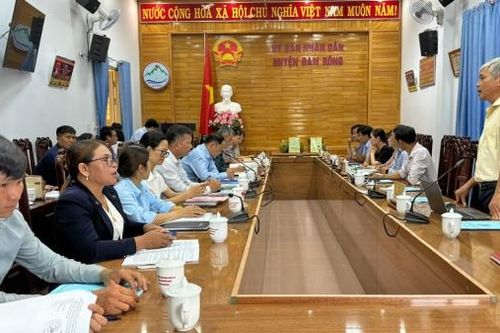 Cấp quyền sử dụng nhãn hiệu chứng nhận sầu riêng và dứa mật Đam Rông