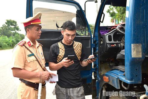 Lái xe an toàn trong mùa nắng nóng