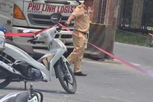 Xe máy chở 3 bà cháu va chạm ô tô, hai người tử vong thương tâm
