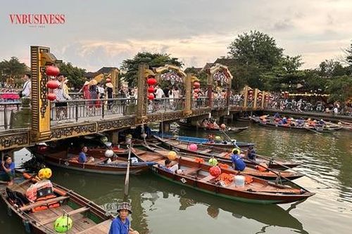 Du lịch bùng nổ và tín hiệu 'vàng' cho mục tiêu 1 triệu tỷ đồng