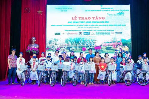 'Thắp sáng những ước mơ': Hành động thiết thực vì trẻ em và cộng đồng Bến Tre