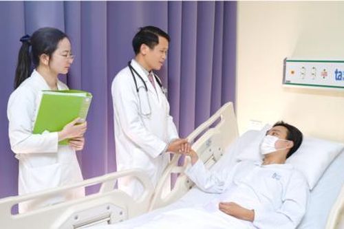 Những bệnh nhân đầu tiên tại Việt Nam thử nghiệm thuốc tiềm năng chữa ung thư của Mỹ có tín hiệu tốt