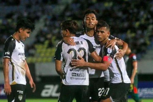 Bóng đá Malaysia khủng hoảng trước thềm quyết đấu tuyển Việt Nam