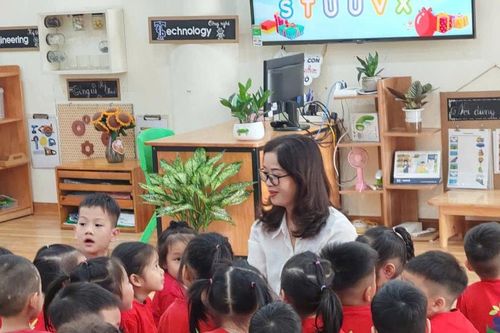 Cô giáo mầm non nhiệt tình trong công việc, giàu lòng nhân ái