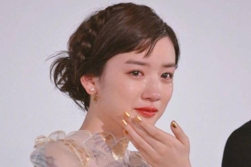 Ngọc nữ Mei Nagano bị tung tin nhắn ngoại tình