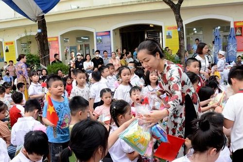 Đơn vị không trực tiếp thực hiện sắp xếp: phương án giảm 20% biên chế không gồm viên chức giáo dục, y tế