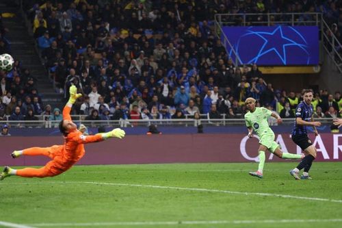 Không ai dám tin vào màn trình diễn siêu đẳng của Yann Sommer trước Barcelona