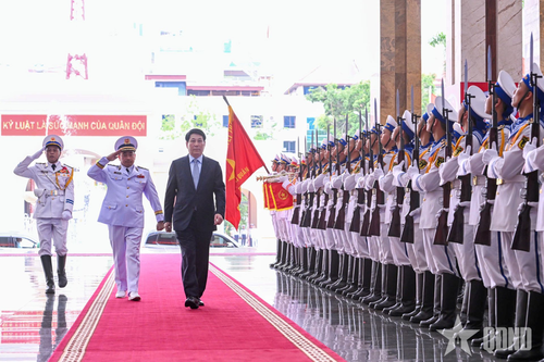 Chủ tịch nước dự Lễ kỷ niệm và trao Huân chương Hồ Chí Minh tặng Quân chủng Hải quân