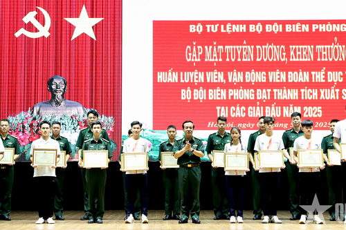 Tuyên dương huấn luyện viên, vận động viên thể thao Biên phòng xuất sắc