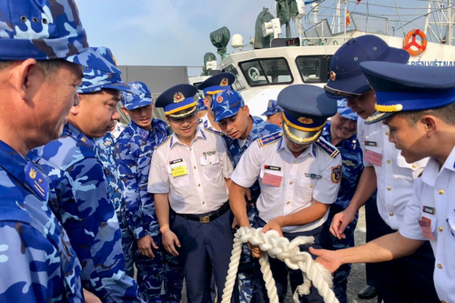Sôi nổi Hội thi thủy nghiệp cơ bản năm 2025 tại Hải đội 102