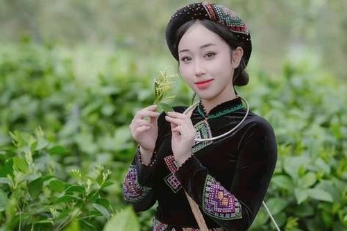 Cao Giang - Nữ phát thanh viên với dự án 'Hương sắc xứ trà', lan tỏa giá trị văn hóa trà Việt