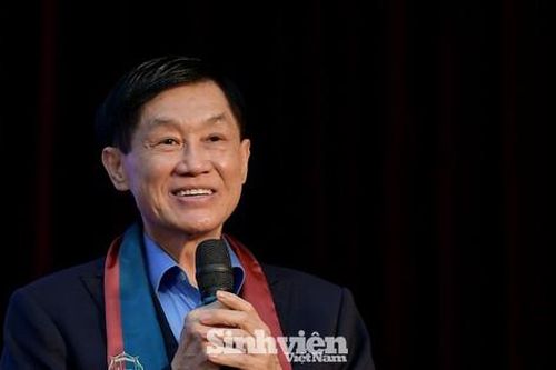 Sinh viên UEB nghe tỷ phú Johnathan Hạnh Nguyễn kể chuyện đời, chuyện nghề và truyền lửa khởi nghiệp