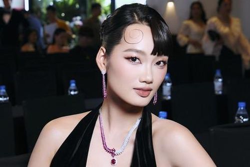 'Choáng' như cách 'nàng Hậu' này diện bộ trang sức có giá bằng cả căn nhà dự sự kiện, hé lộ gia thế bất ngờ không kém