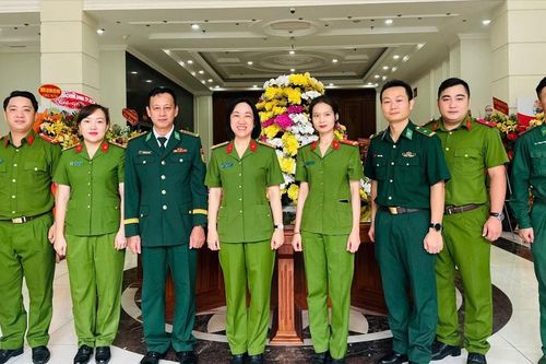 Công an thăm, chúc mừng Bộ đội Biên phòng TPHCM