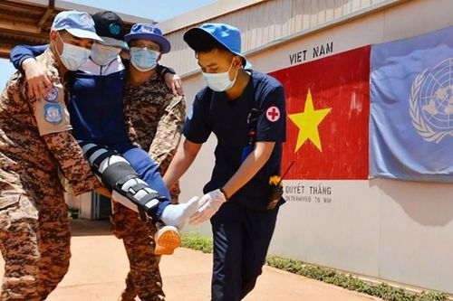 'Mũ nồi xanh' viết tiếp câu chuyện hòa bình - Bài 2: Đi vào vùng… chiến sự