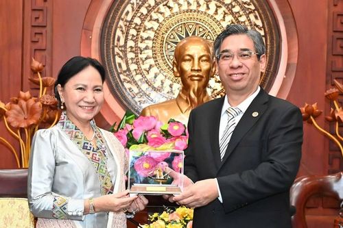 Củng cố quan hệ hữu nghị vĩ đại, đoàn kết đặc biệt Việt Nam – Lào